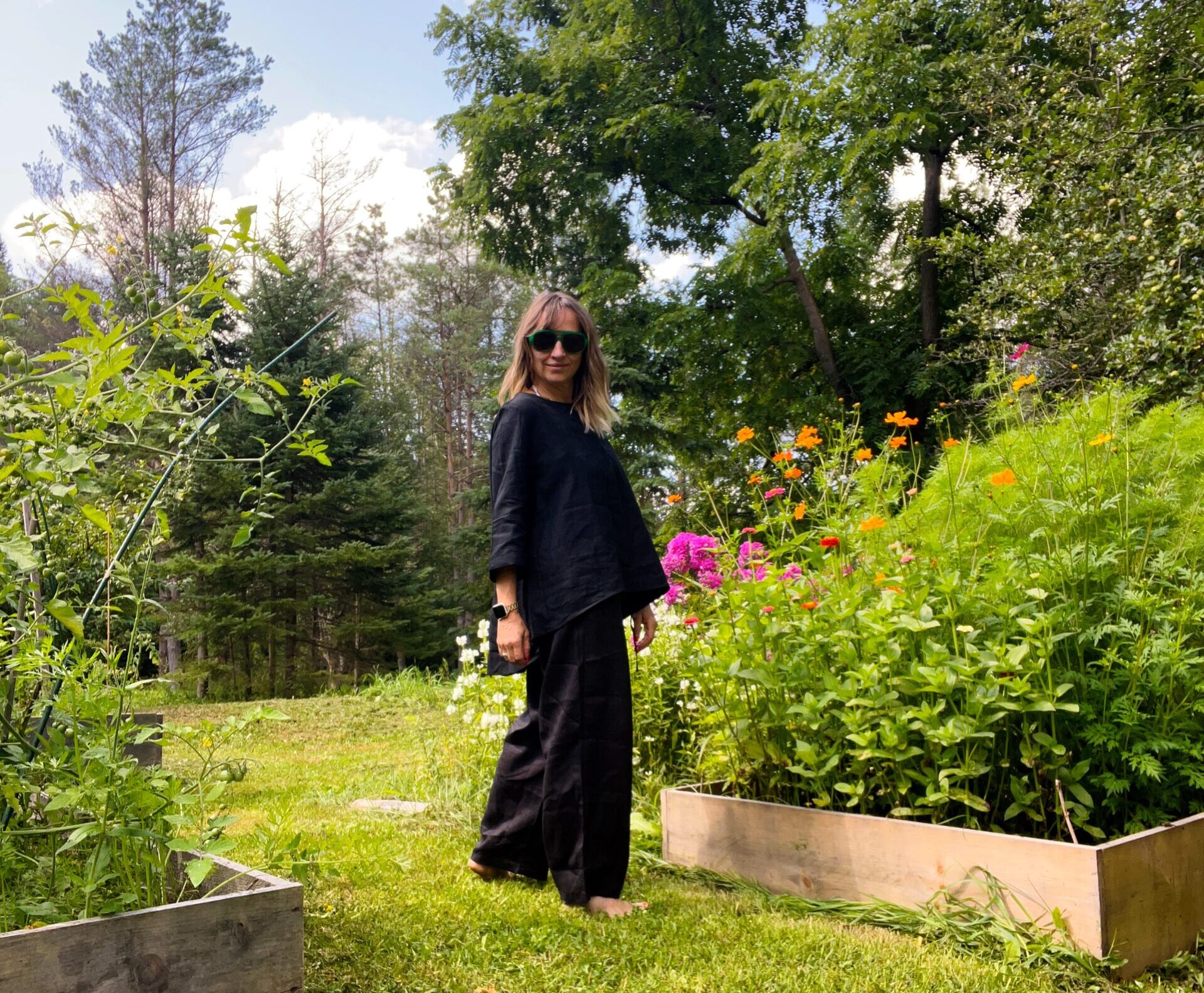 Casie Stewart wearing an all-black Lintico linen capsule outdoors